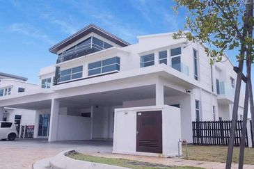 MYDiva, Perdana Lakeview East