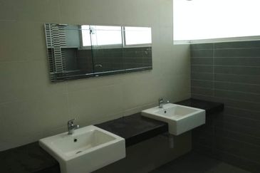 MYDiva, Perdana Lakeview East