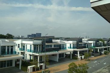 MYDiva, Perdana Lakeview East