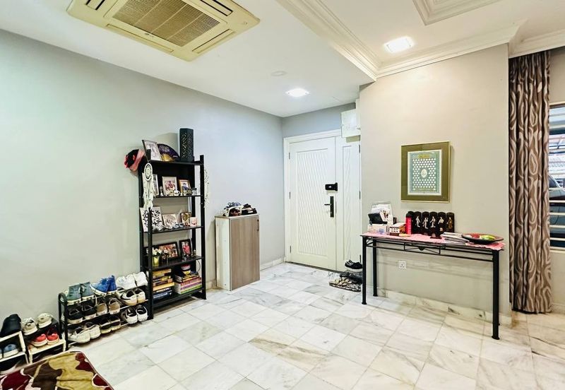 Renovated 2.5 Storey Linked House Bandar Sri Damansara