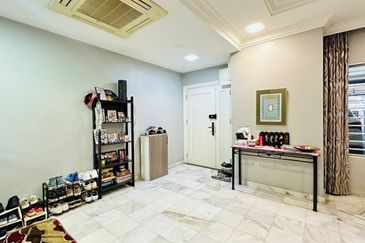 Renovated 2.5 Storey Linked House Bandar Sri Damansara