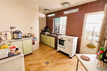 Renovated 2.5 Storey Linked House Bandar Sri Damansara