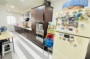 Renovated 2.5 Storey Linked House Bandar Sri Damansara