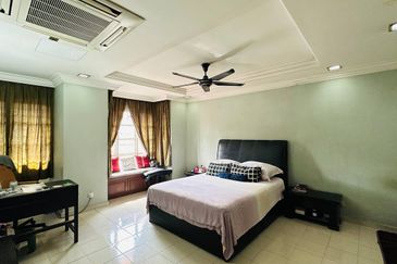 Renovated 2.5 Storey Linked House Bandar Sri Damansara