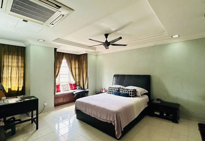 Renovated 2.5 Storey Linked House Bandar Sri Damansara