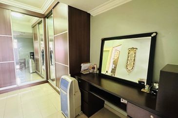 Renovated 2.5 Storey Linked House Bandar Sri Damansara