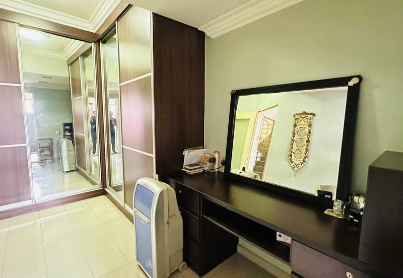 Renovated 2.5 Storey Linked House Bandar Sri Damansara