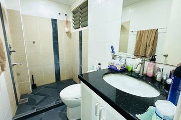 Renovated 2.5 Storey Linked House Bandar Sri Damansara