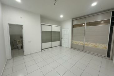 Jalan Setia Tropika 5/8