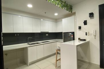 Almas Suites @ Puteri Harbour