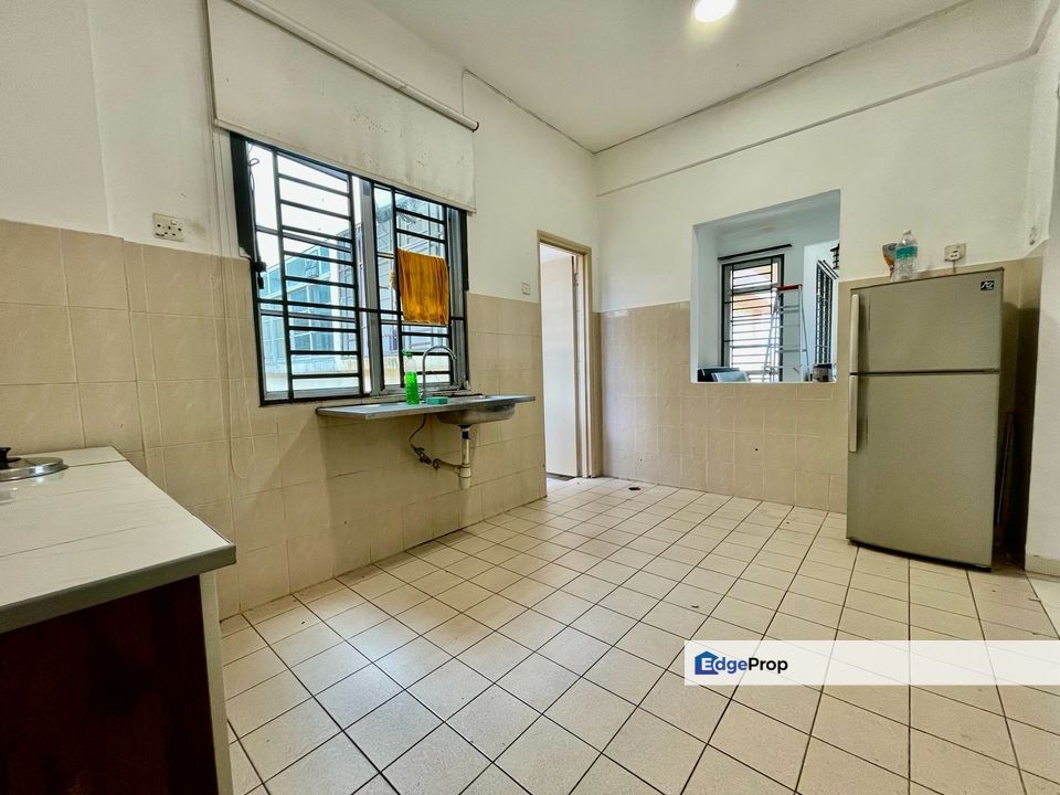 Villa Bestari Apartment High Floor Facing Swimming Pool Location At Nusa Bestari (Nearby Bestmat Market/Shoplot) Lowest on market, Johor, Skudai