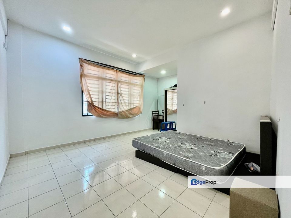 Villa Bestari Apartment High Floor Facing Swimming Pool Location At Nusa Bestari (Nearby Bestmat Market/Shoplot) Lowest on market, Johor, Skudai
