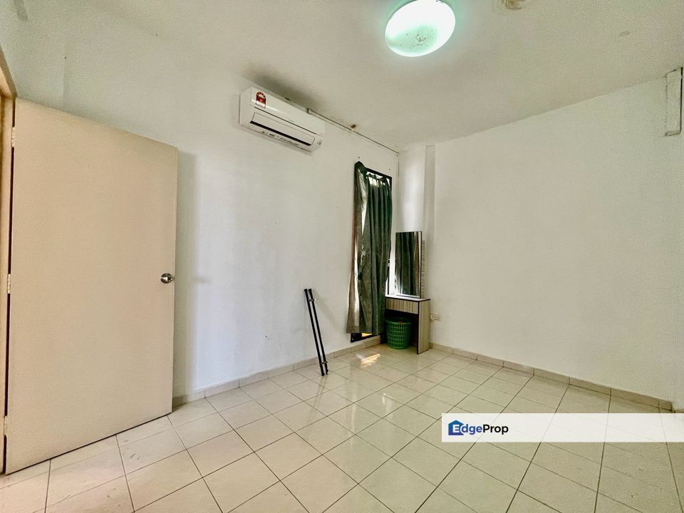 Villa Bestari Apartment High Floor Facing Swimming Pool Location At Nusa Bestari (Nearby Bestmat Market/Shoplot) Lowest on market, Johor, Skudai