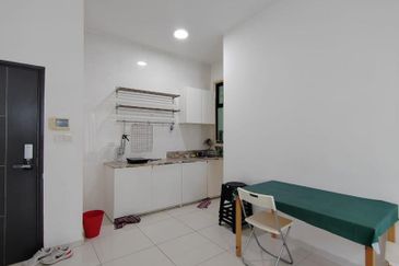 D'Summit Residences @ Kempas Utama