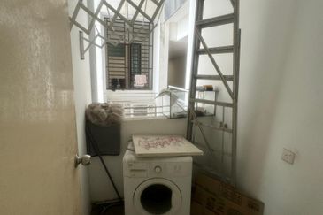 D'Summit Residences @ Kempas Utama