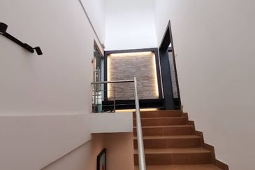 Zentro 1, Bandar 16 Sierra