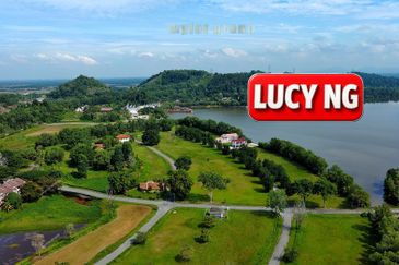 Bukit Merah Laketown Resort