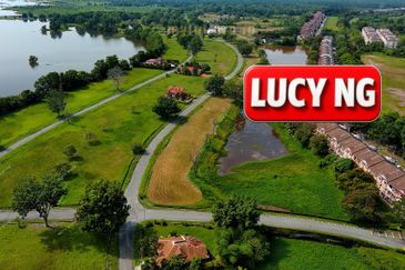 Bukit Merah Laketown Resort