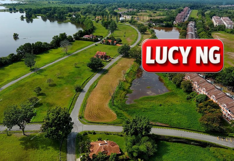 Bukit Merah Laketown Resort