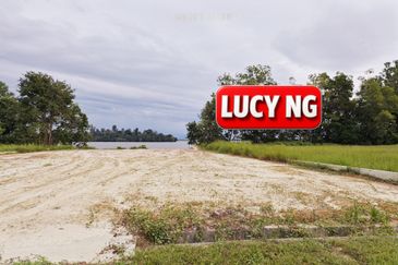 Bukit Merah Laketown Resort