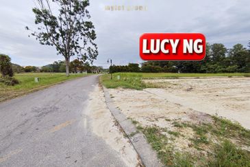 Bukit Merah Laketown Resort