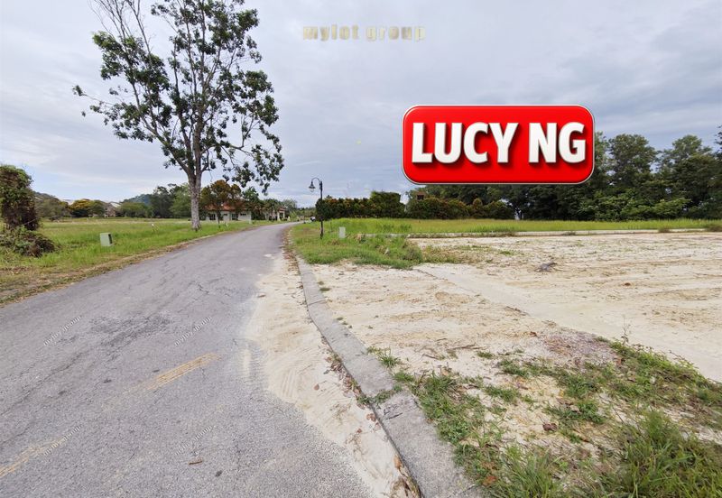 Bukit Merah Laketown Resort