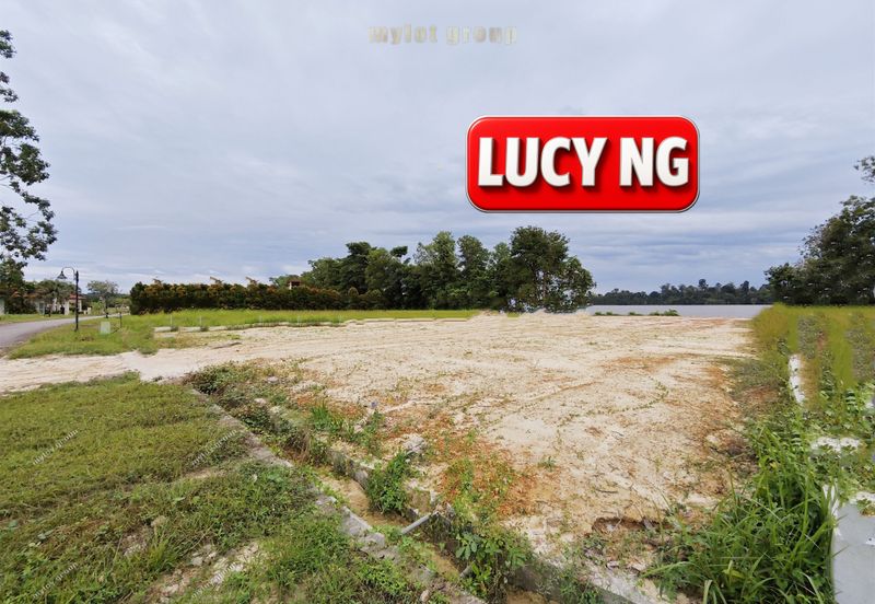 Bukit Merah Laketown Resort