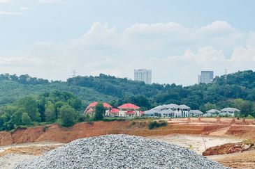 Puncak Pinggiran Putra