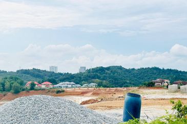 Puncak Pinggiran Putra