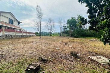 Puncak Pinggiran Putra