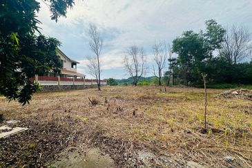 Puncak Pinggiran Putra