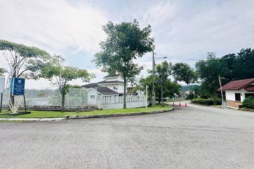 Puncak Pinggiran Putra