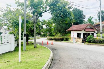 Puncak Pinggiran Putra