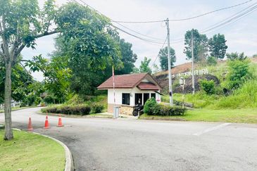 Puncak Pinggiran Putra