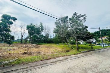 Puncak Pinggiran Putra