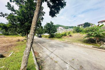 Puncak Pinggiran Putra