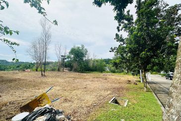 Puncak Pinggiran Putra