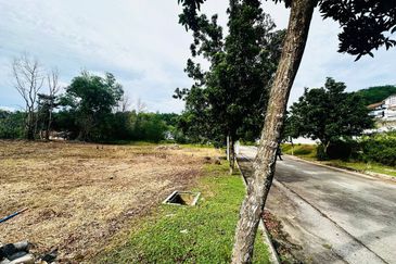 Puncak Pinggiran Putra