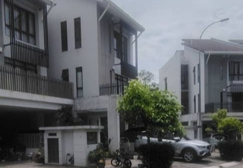 Crescent Park Townvilla