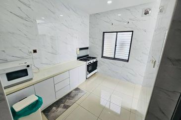 Evira @ Warisan Puteri