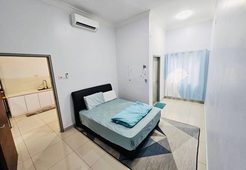 Evira @ Warisan Puteri