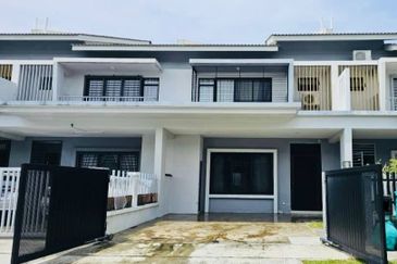 Evira @ Warisan Puteri