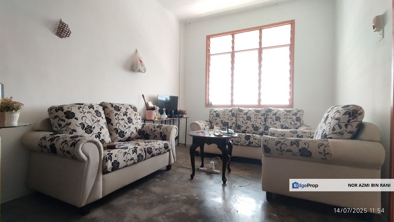 SELAYANG Taman Pinggiran Indah Selayang Baru Pangsapuri Block Camar for Sale, Selangor, Selayang