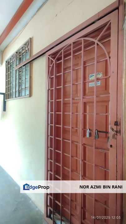 SELAYANG Taman Pinggiran Indah Selayang Baru Pangsapuri Block Camar for Sale, Selangor, Selayang