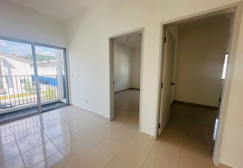 M Senyumia Salak Tinggi *