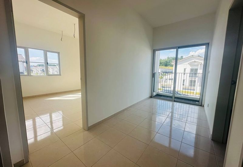 M Senyumia Salak Tinggi *