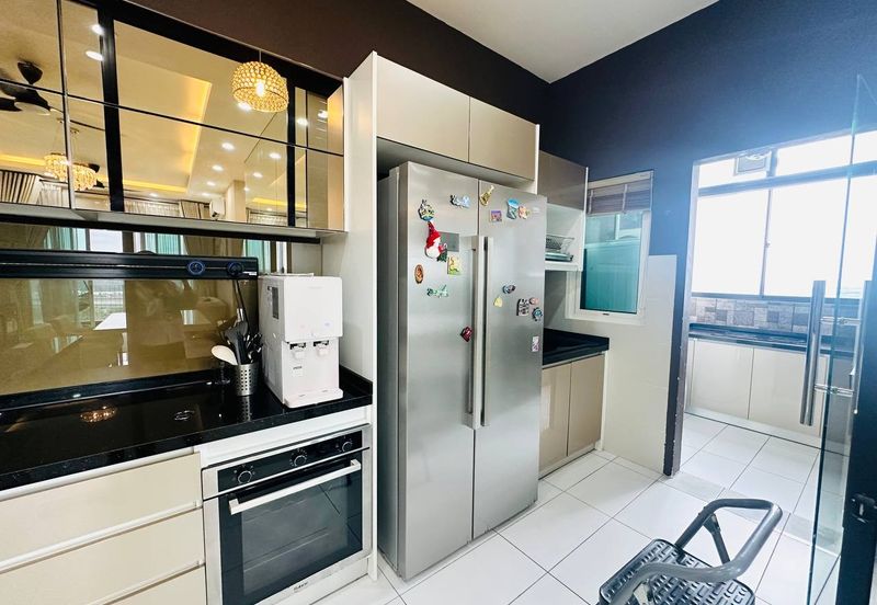 La Thea Residences @ 16 Sierra