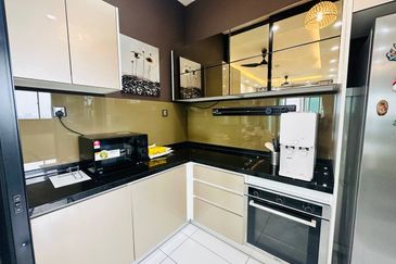 La Thea Residences @ 16 Sierra