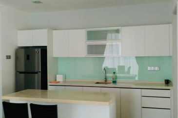 Summerglades, Perdana Lakeview West