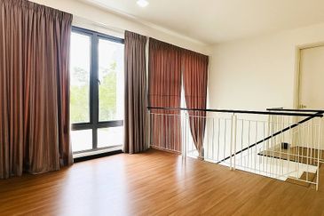 Summerglades, Perdana Lakeview West